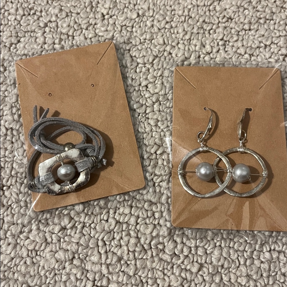Elegant Silver and Pearl Jewelry Set